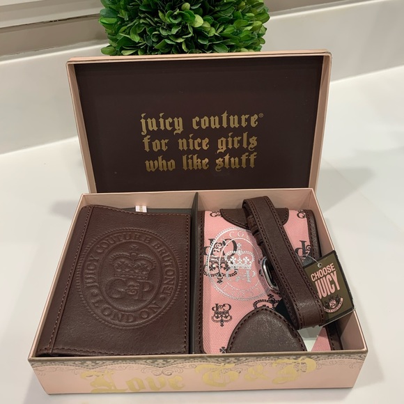 Juicy Couture Accessories - JUICY COUTURE LUGGAGE TAG & PASSPORT CASE! 💗🤎